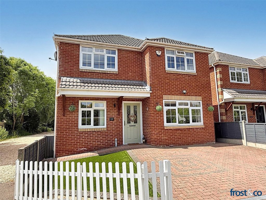 Property photo 1 of 22 Springfield Crescent