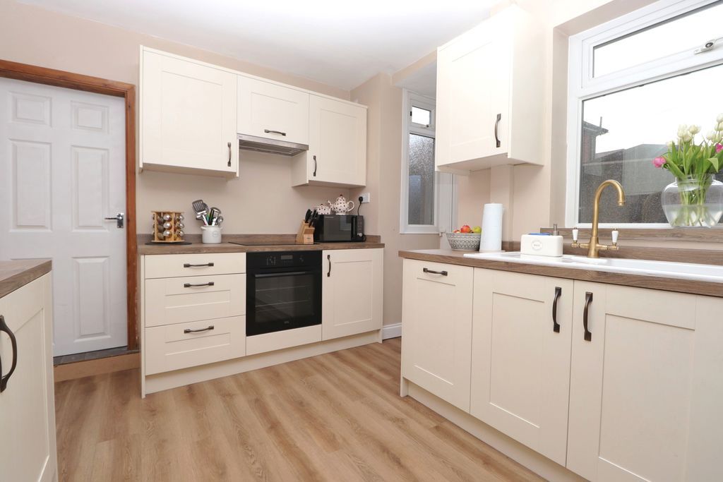Property photo 3 of 38 Kitchen