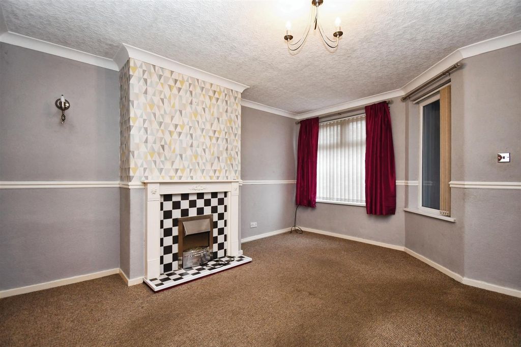 Property photo 2 of 13 Lounge