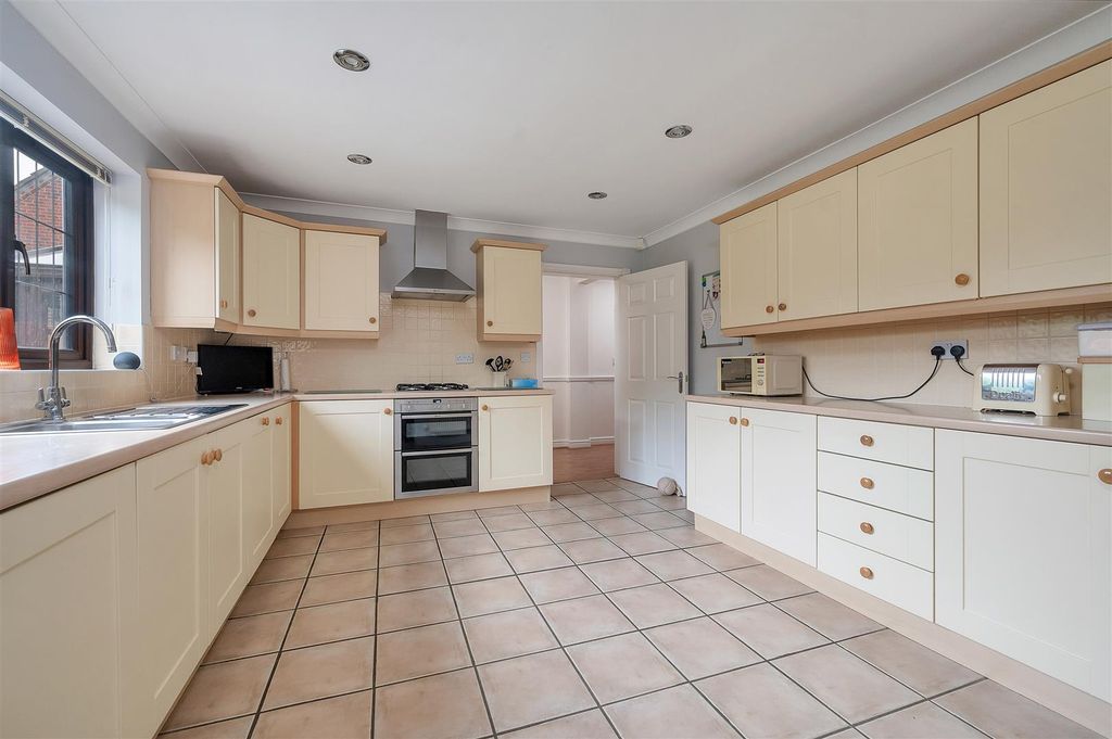 Property photo 2 of 35