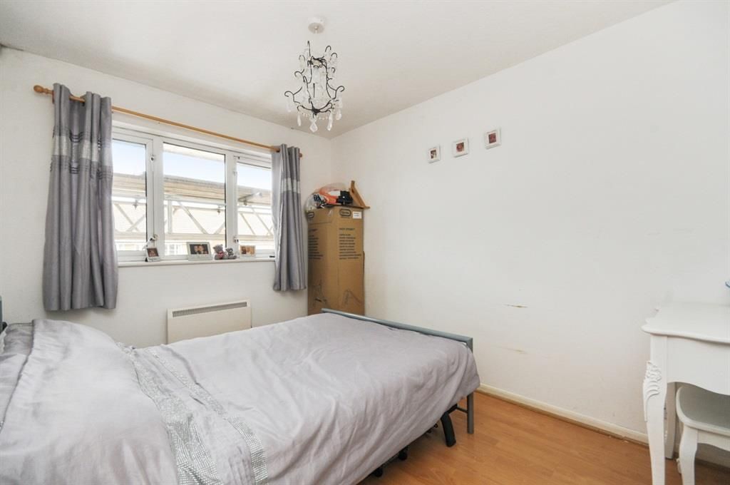 Property photo 3 of 7 Bedroom 1