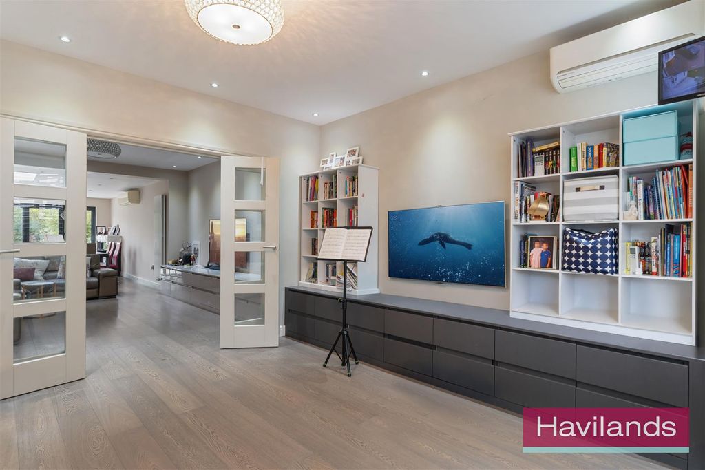 Property photo 3 of 22 Park View-14.Jpg