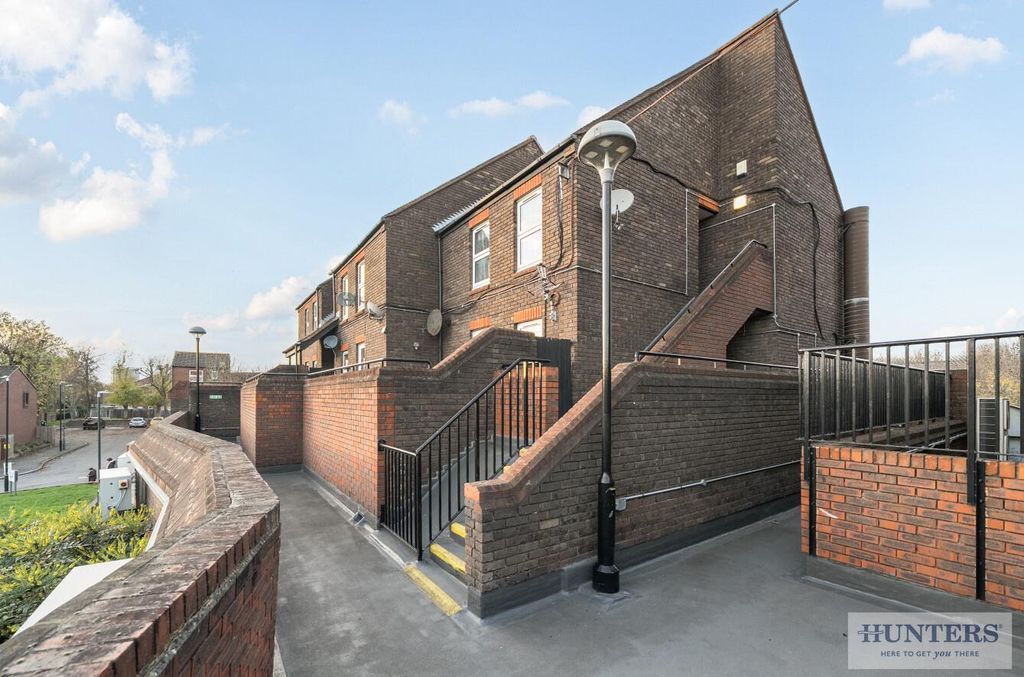 Property photo 1 of 15 Fae85A81-Ae81-4Df1-835E-570Ace4341cc.Jpg