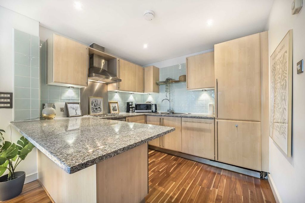 Property photo 3 of 6