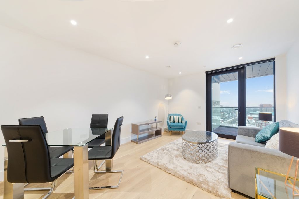 Property photo 2 of 11 Lounge - Fiftysevene