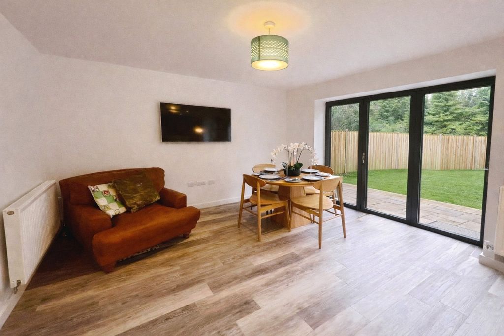 Property photo 3 of 15 Dining Room