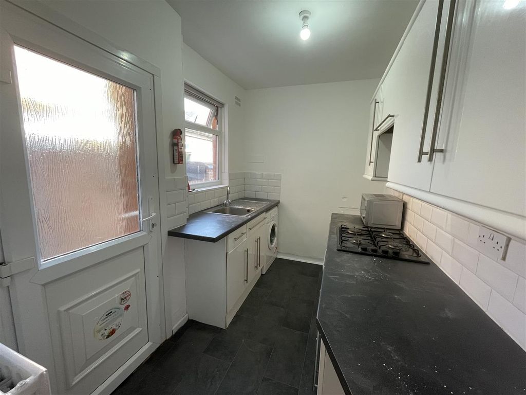 Property photo 3 of 15 Kitchen