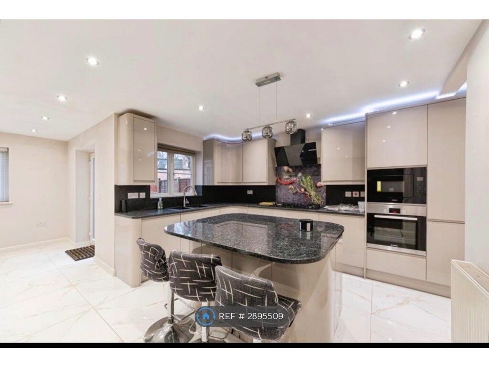 Property photo 2 of 16 Kitchen