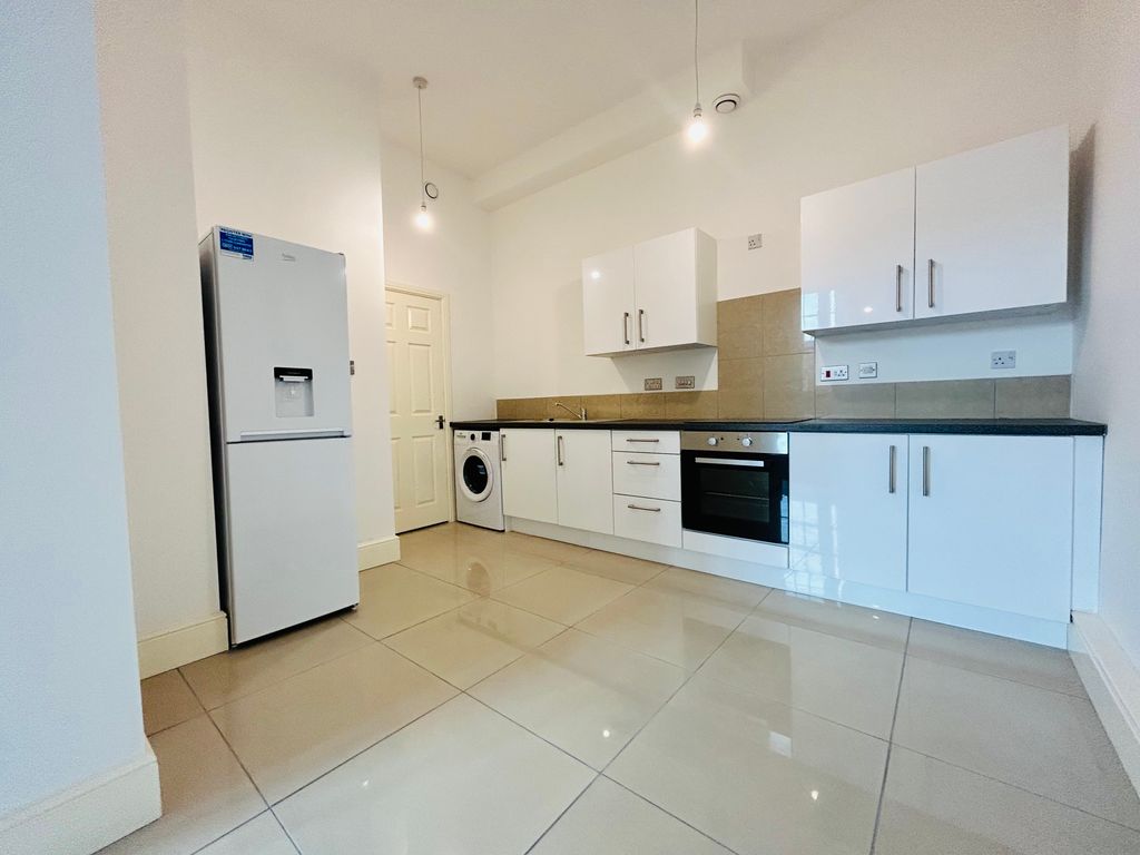 Property photo 2 of 6 Kitchen