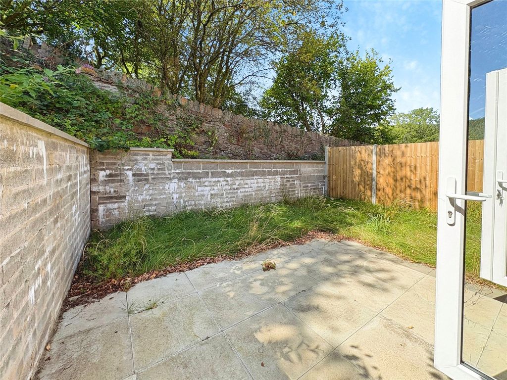 Property photo 2 of 15 Picture No. 30