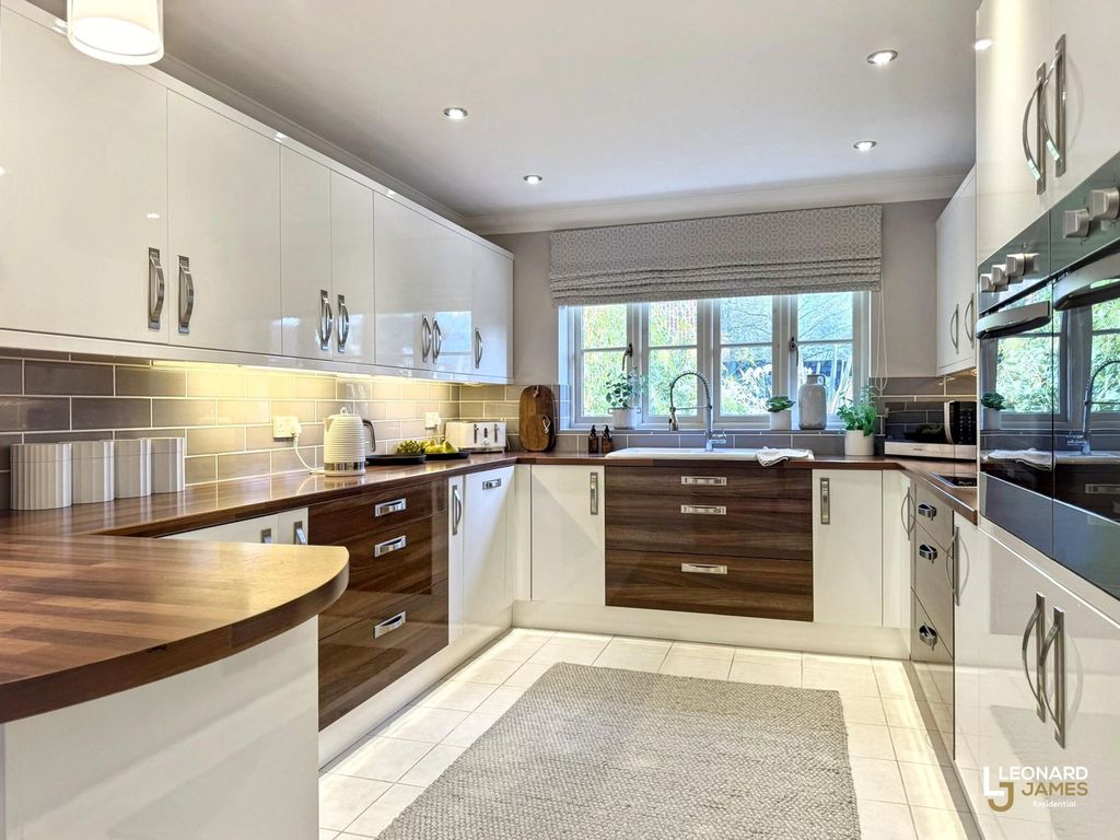 Property photo 2 of 46 Kitchen