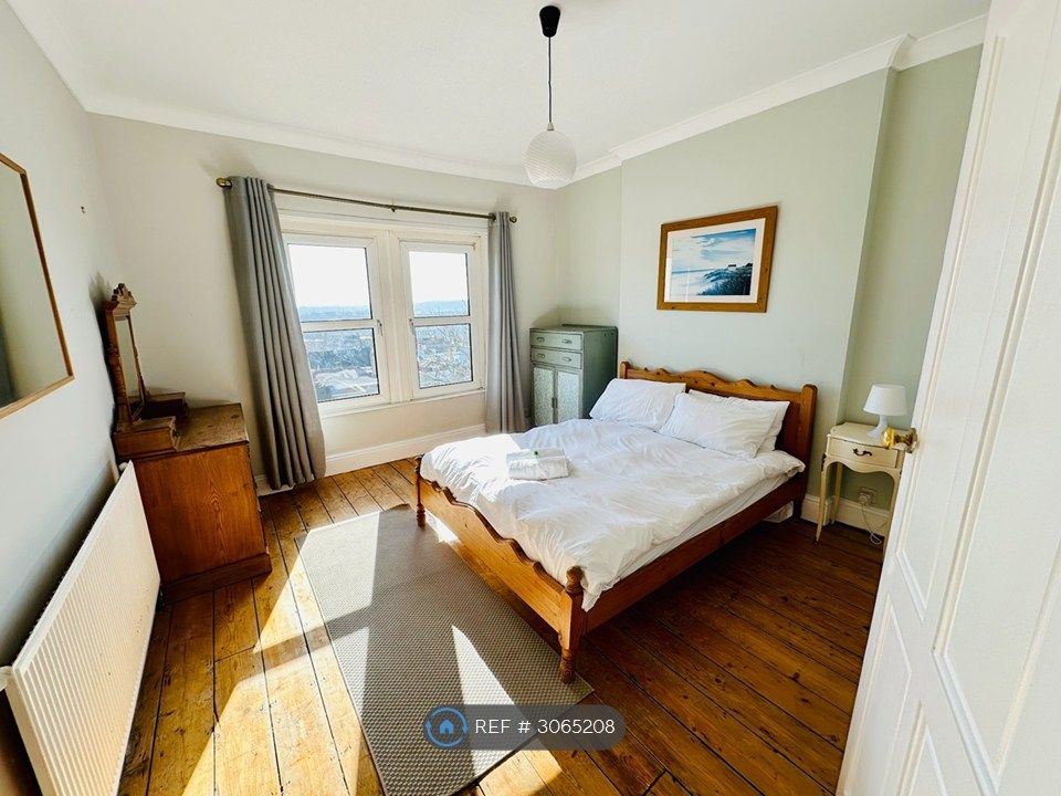 Property photo 1 of 15 Downstairs Large Bedroom