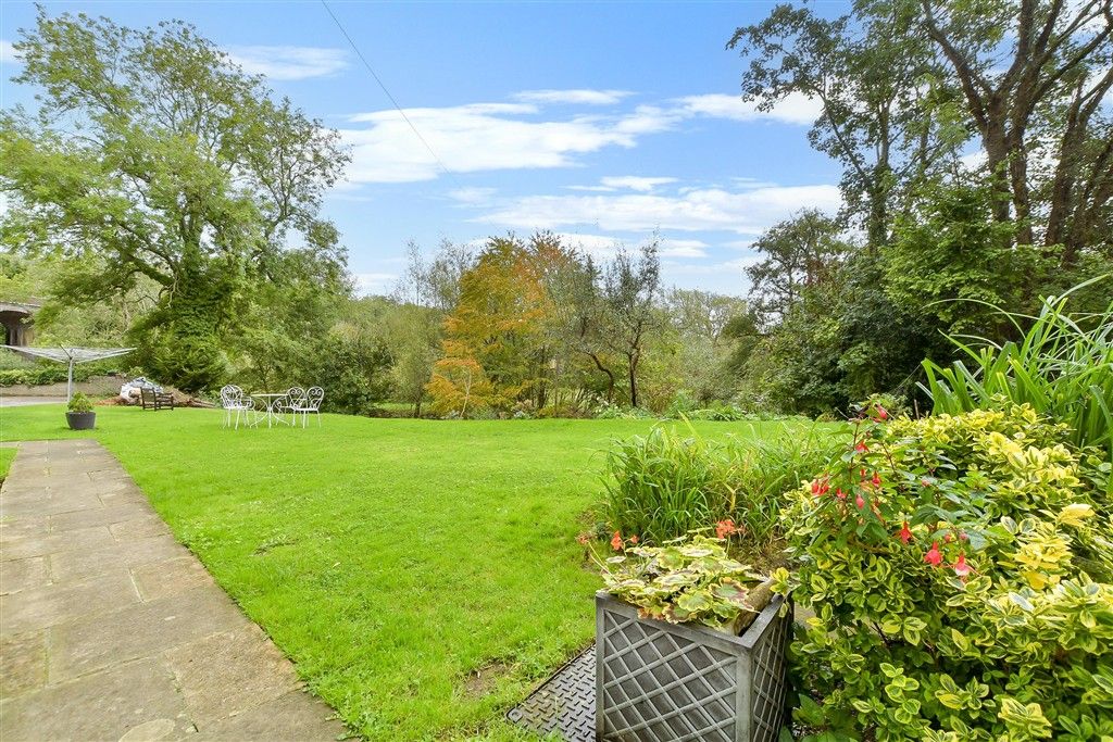 Property photo 1 of 13 Communal Gardens