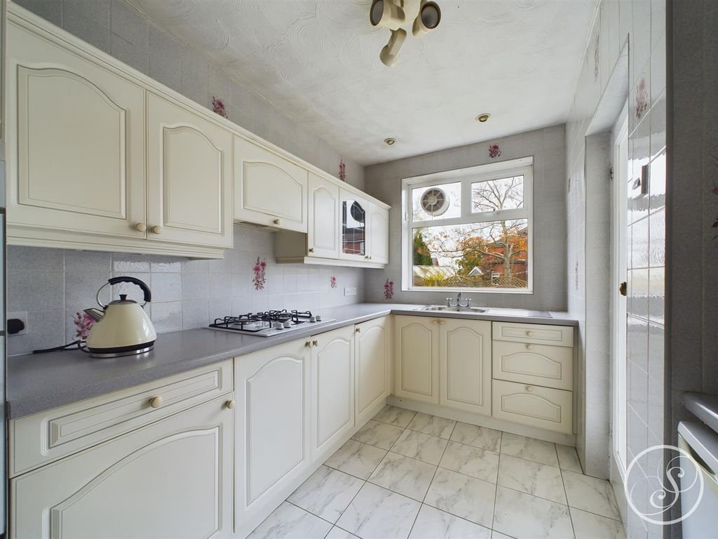 Property photo 2 of 30 Kitchen