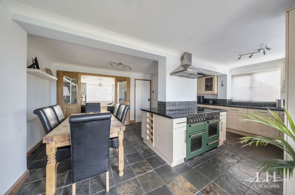 Property photo 2 of 22