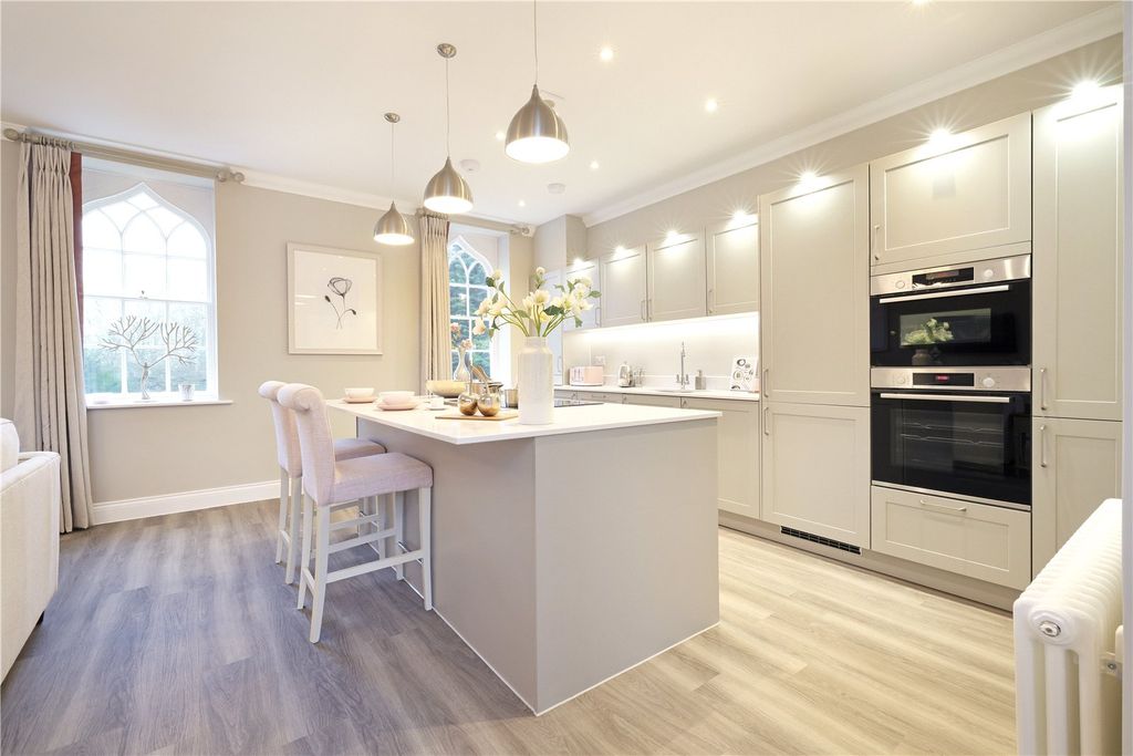 Property photo 2 of 9 Binfield House