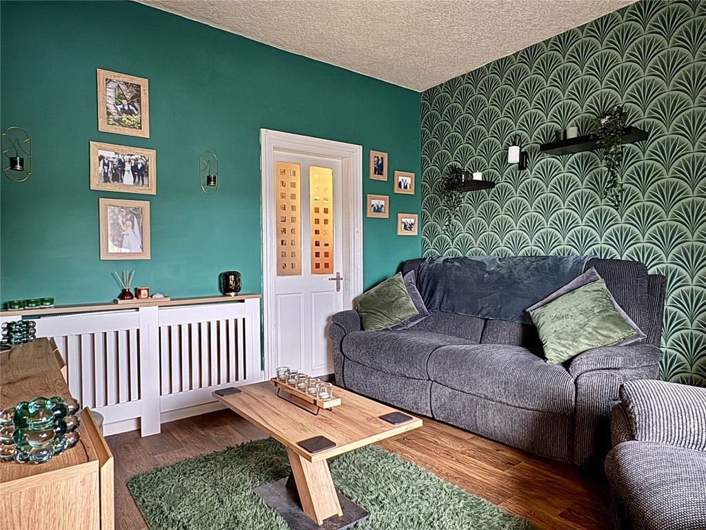 Property photo 2 of 12 Lounge