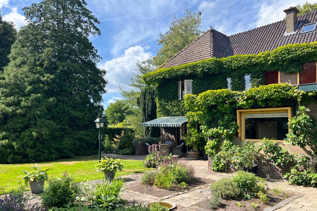 Property photo 3 of 63