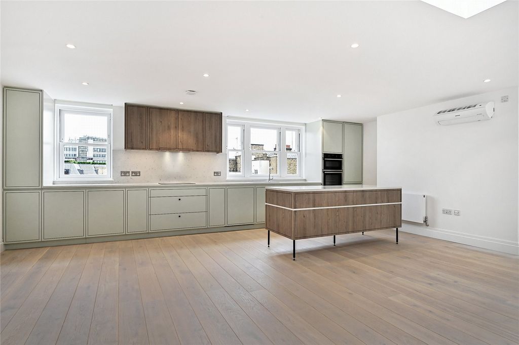 Property photo 3 of 19 A085i00000L942Eaab_Lgo220312_07.Jpg