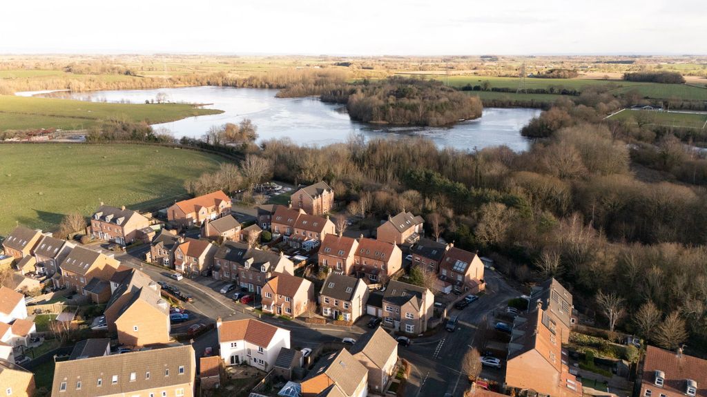 Property photo 2 of 27