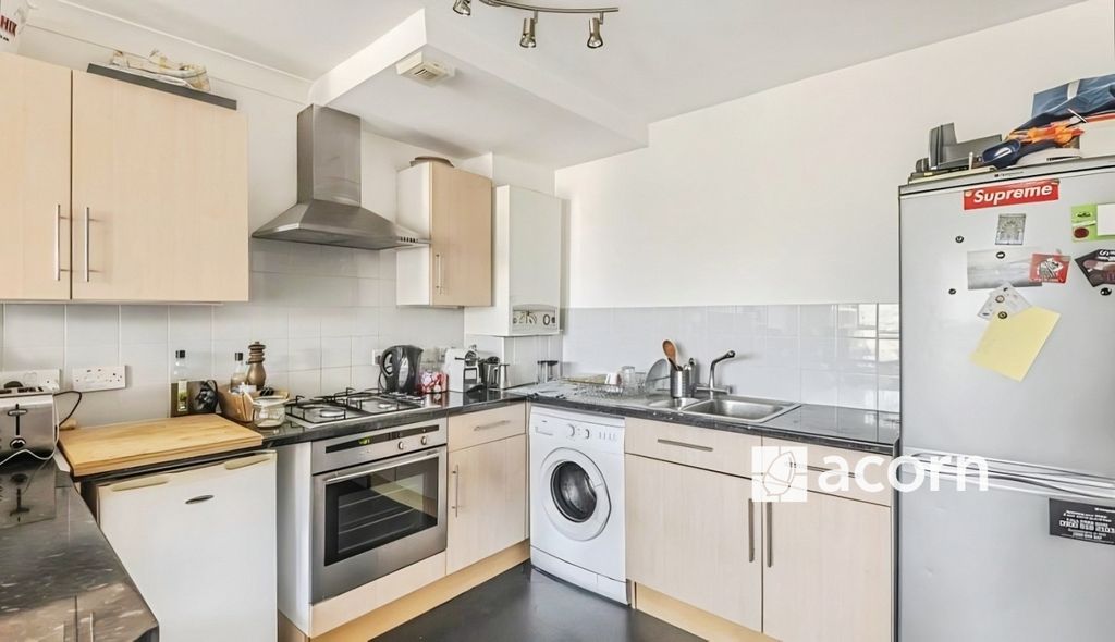 Property photo 2 of 6 Kitchen
