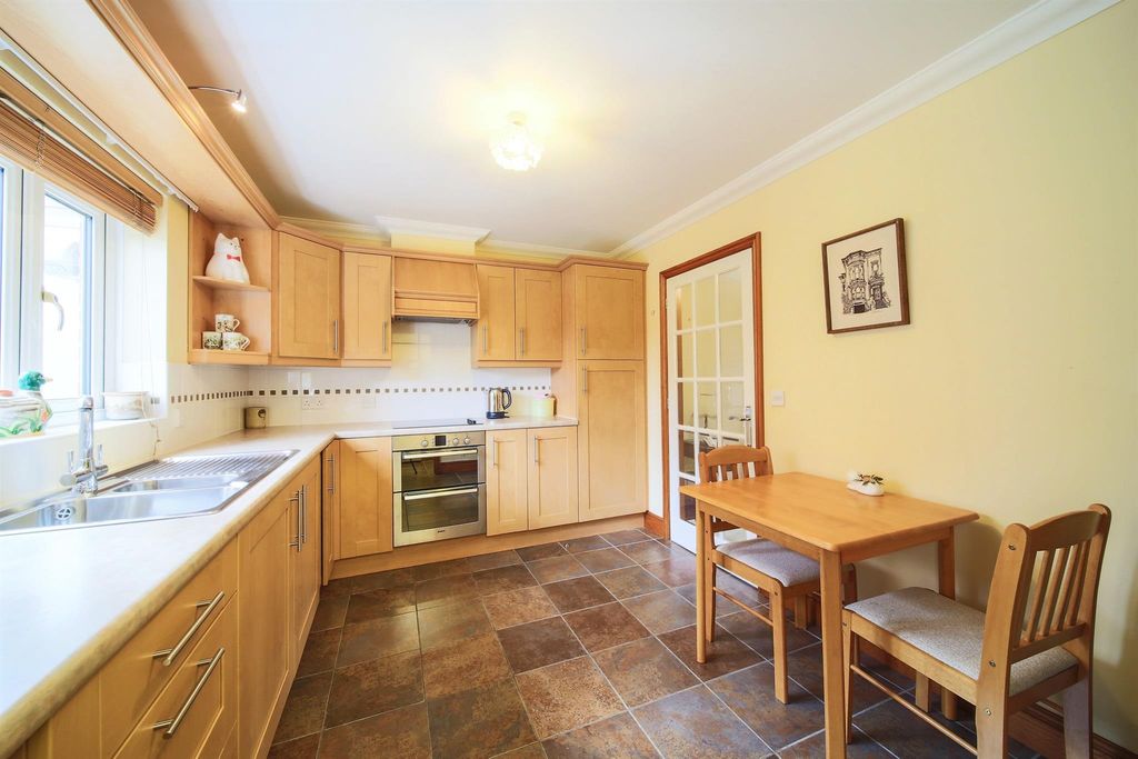 Property photo 3 of 12 Bathroom