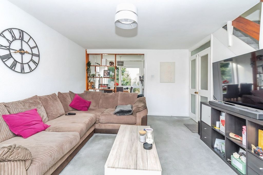 Property photo 3 of 17 Living Room