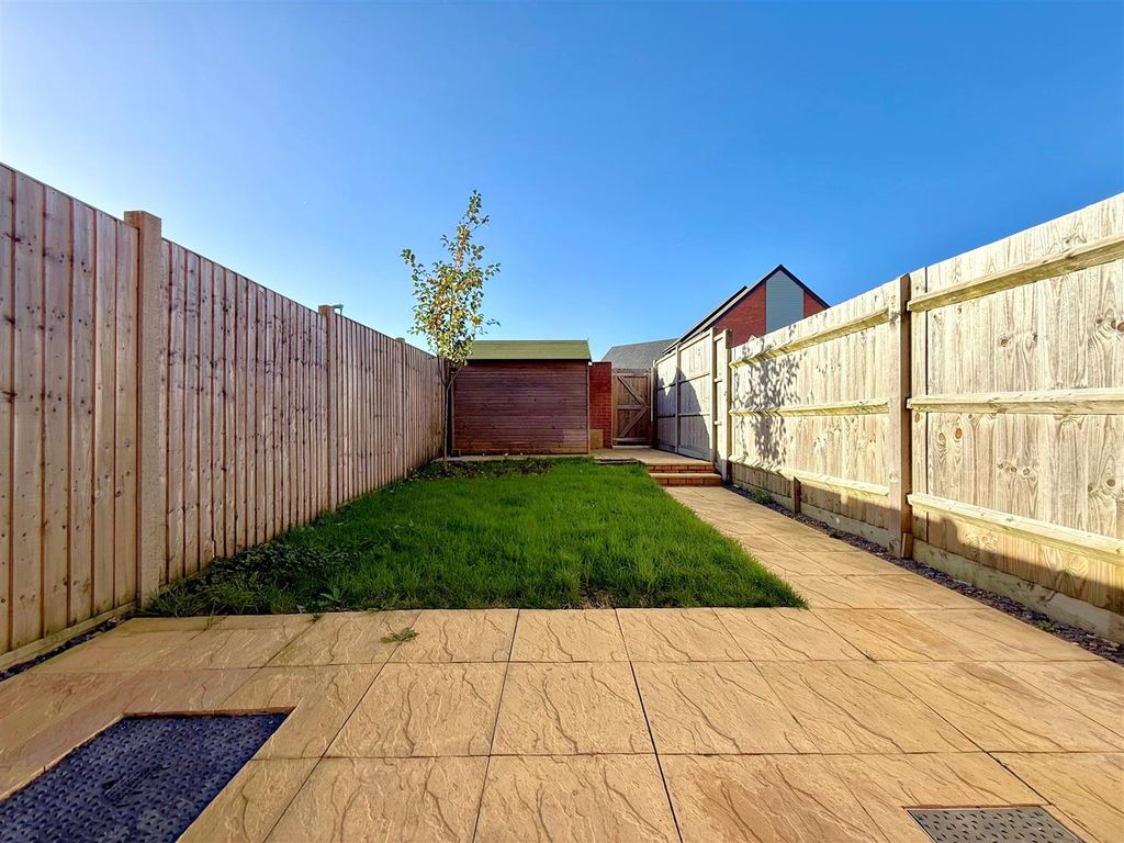 Property photo 2 of 11 Garden.Jpg