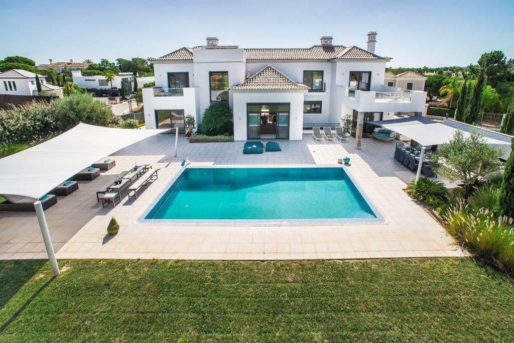 Property photo 2 of 40