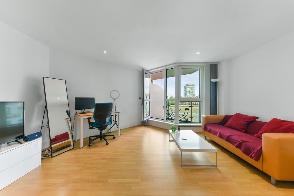 Property photo 2 of 11