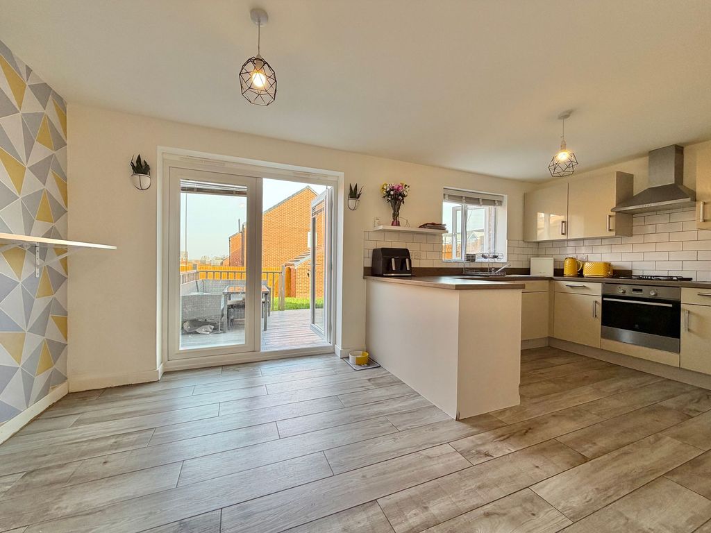 Property photo 2 of 19 Dining Kitchen