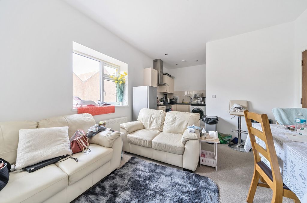 Property photo 2 of 9 1303101-9-68400E0...