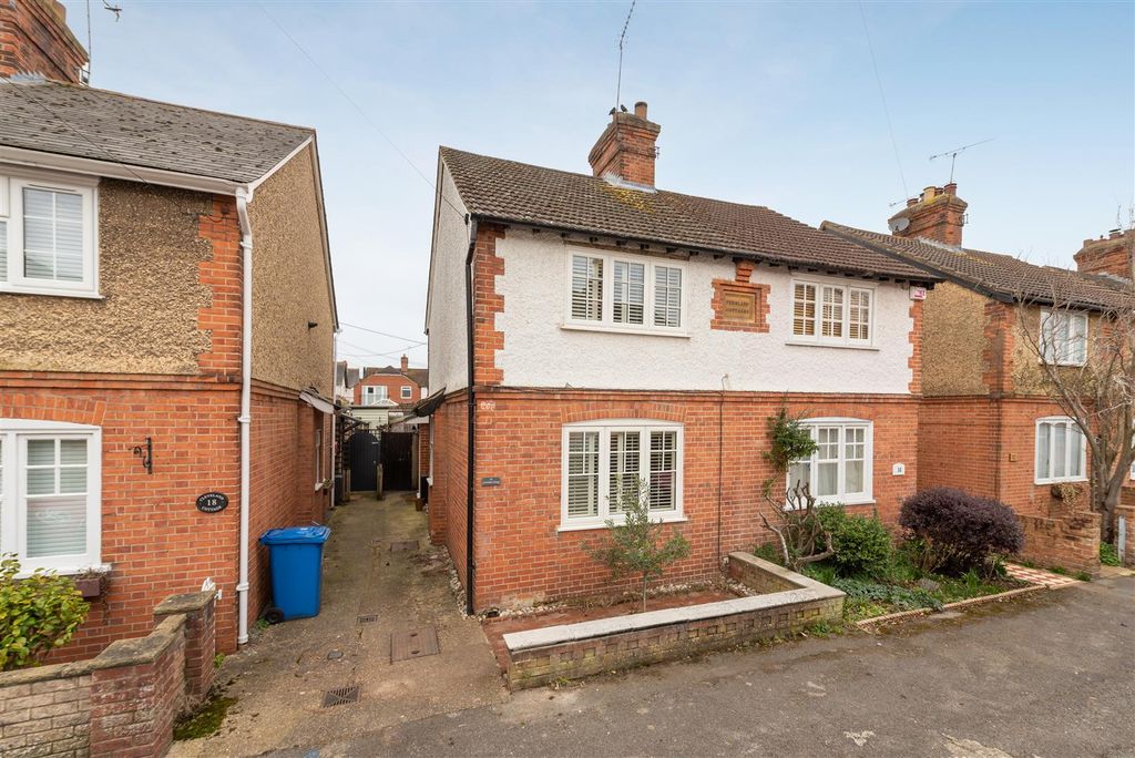 Property photo 1 of 8