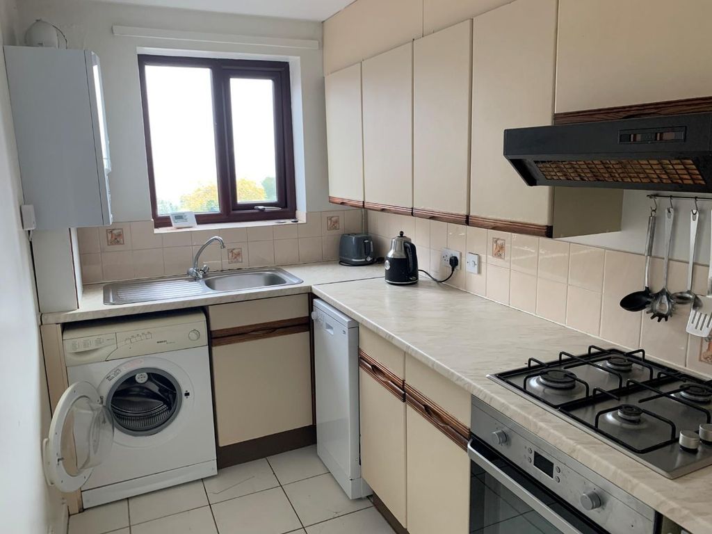 Property photo 3 of 5 Kitchen