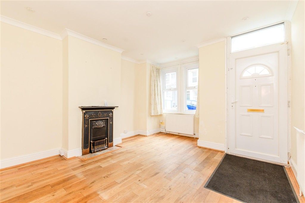 Property photo 1 of 9 Lounge