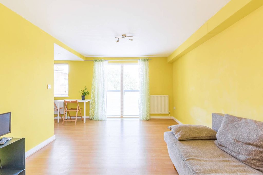 Property photo 2 of 6