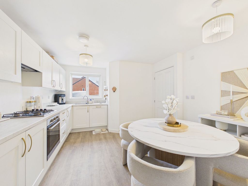 Property photo 2 of 10 Kitchen