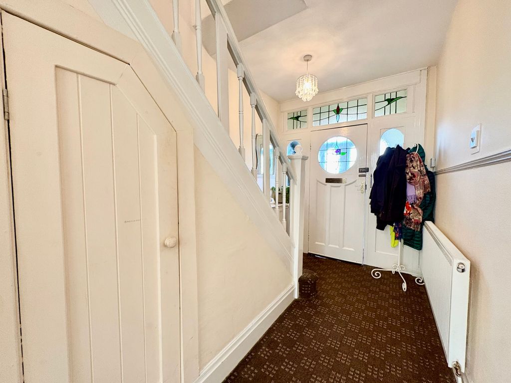 Property photo 2 of 25