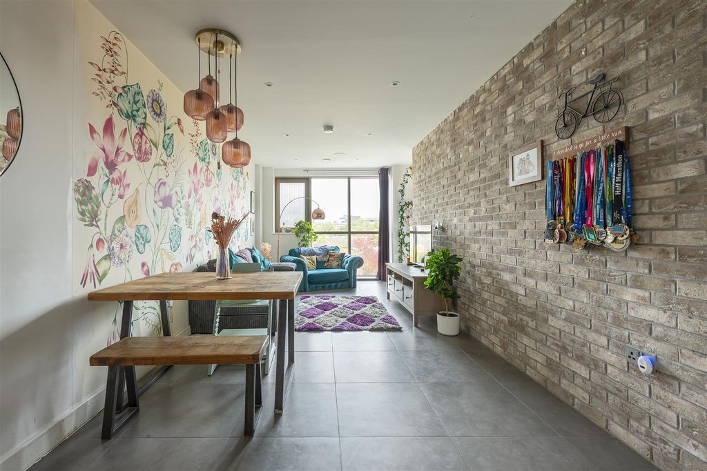 Property photo 1 of 26 White Post Lane, E9