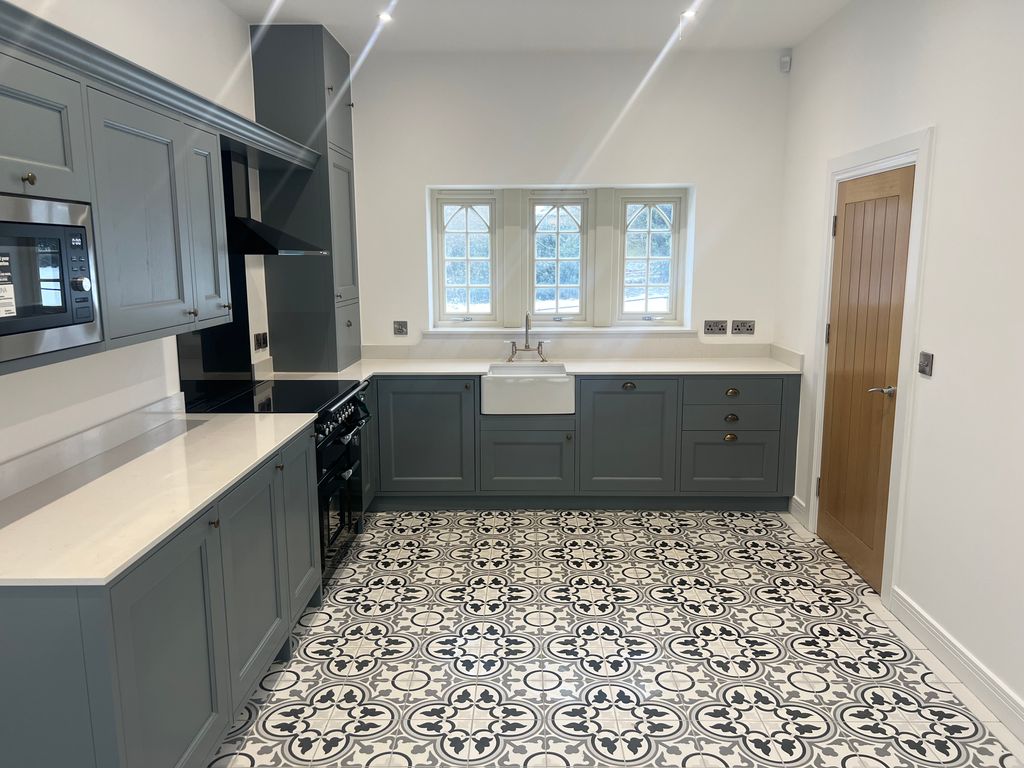 Property photo 3 of 15 Kitchen