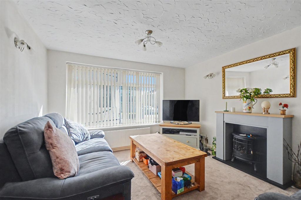 Property photo 3 of 26 Lounge_1.Jpeg