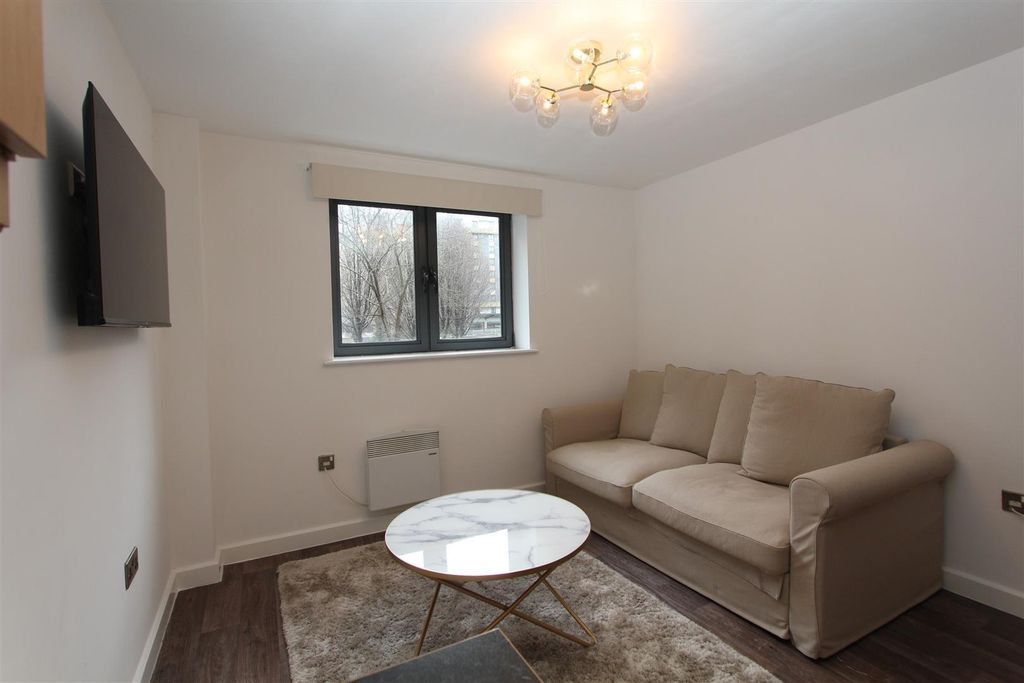 Property photo 1 of 9 Lr.Jpg