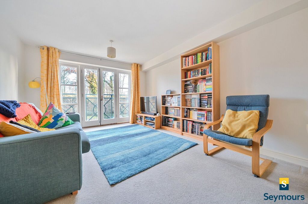 Property photo 2 of 20 Living Room