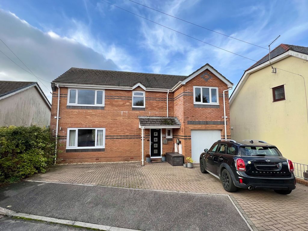 Property photo 1 of 41