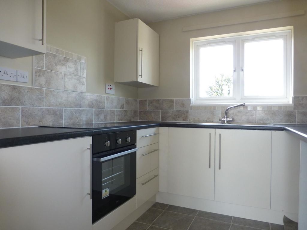 Property photo 2 of 6 Kitchen