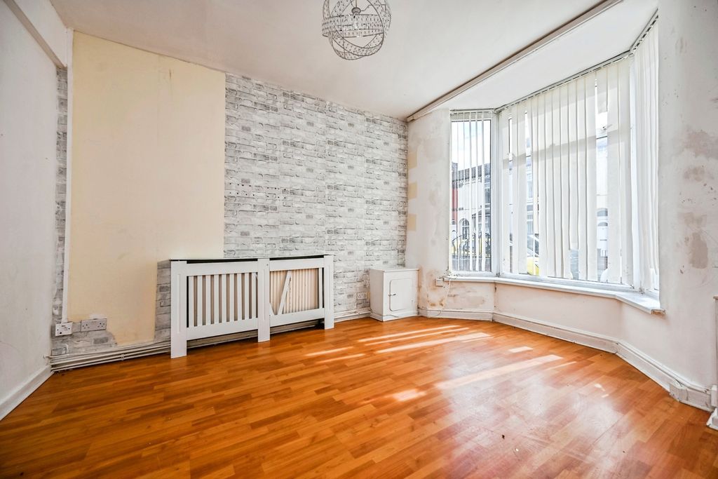 Property photo 3 of 17 Photo