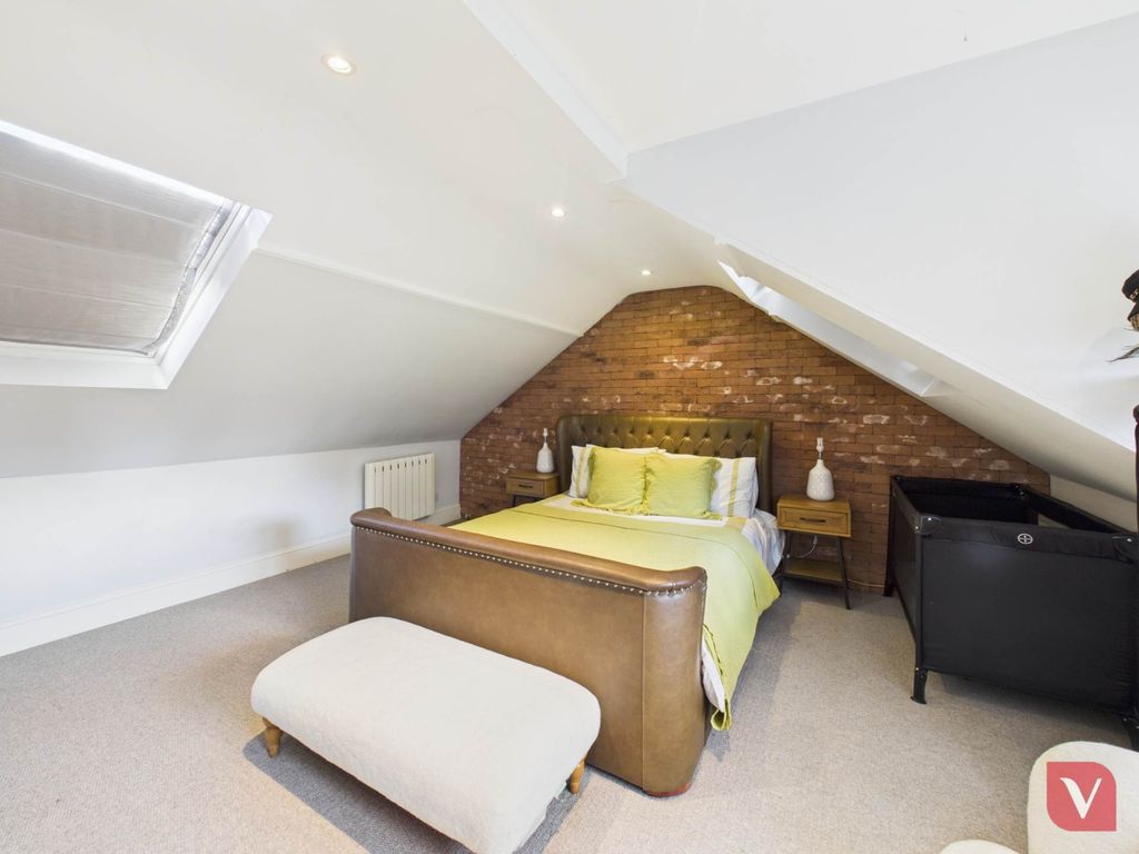 Property photo 3 of 34