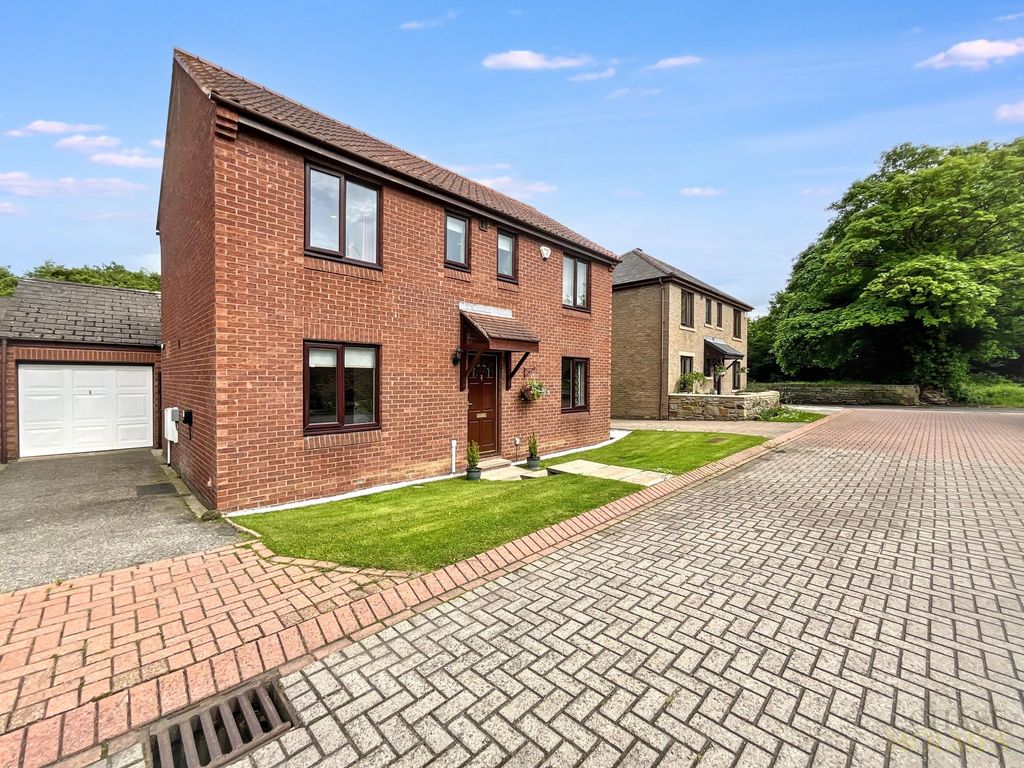 Property photo 1 of 32