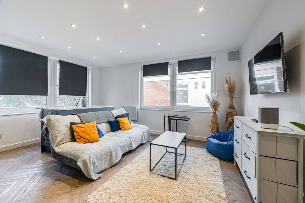 Property photo 3 of 12