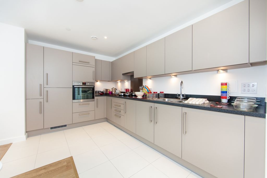 Property photo 3 of 8 Kitchen